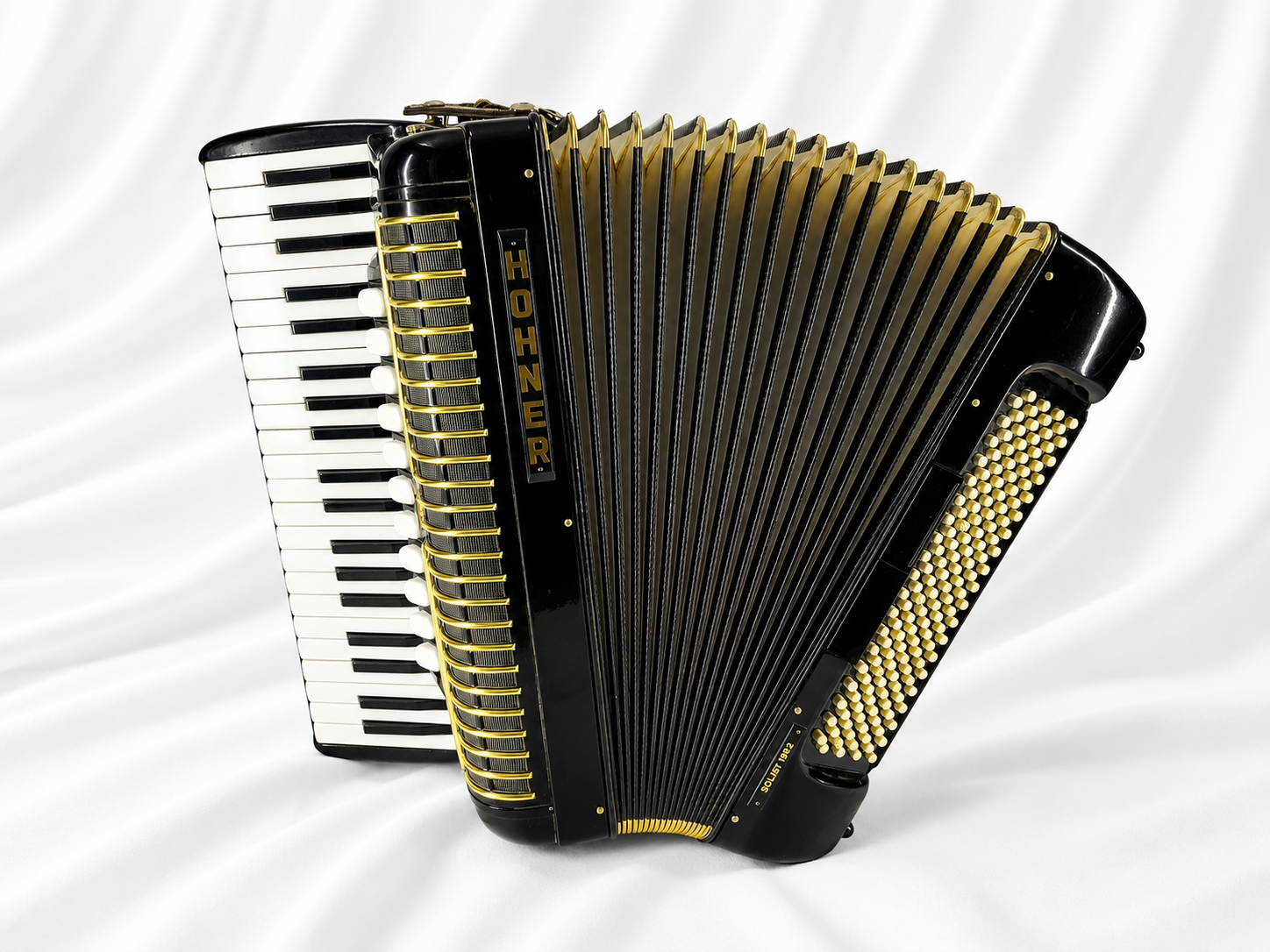 Geprüftes gebrauchtes Piano-Akkordeon für Verkauf und persönliche Beratung